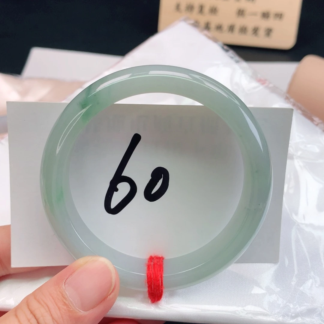 翡翠手镯未镶嵌天然