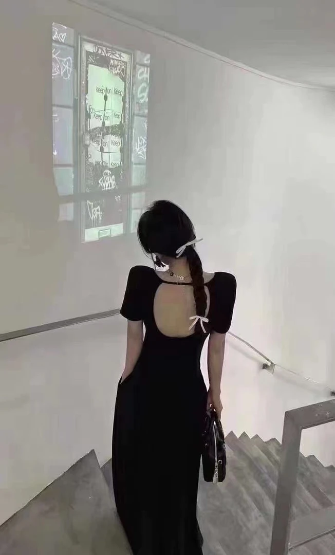 2024年夏季新品潮显瘦气质连衣裙