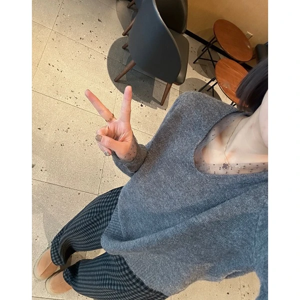 【露丝】温柔波点蕾丝拼接V领正肩显瘦套头针织衫