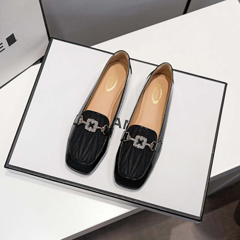 大码豆豆鞋平底春夏秋时尚软底乐福鞋平跟方头女鞋漆皮单鞋夏季