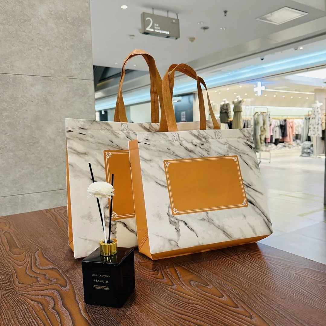 新款橘色大理石覆膜无纺布手提袋简约大气男女童装手提袋