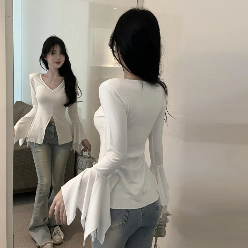 美式辣妹v领喇叭袖T恤女秋季修身显瘦设计感开叉黑色长袖百搭上衣