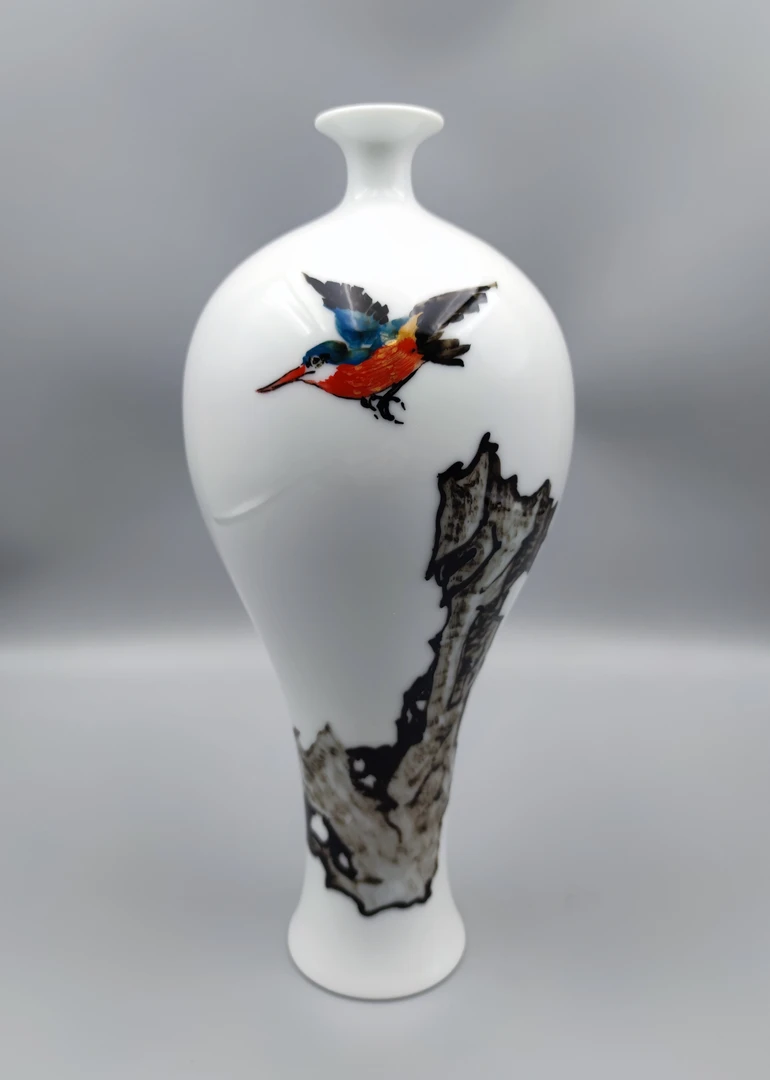 醴陵釉下五彩瓷      手绘     高飞      玉女瓶