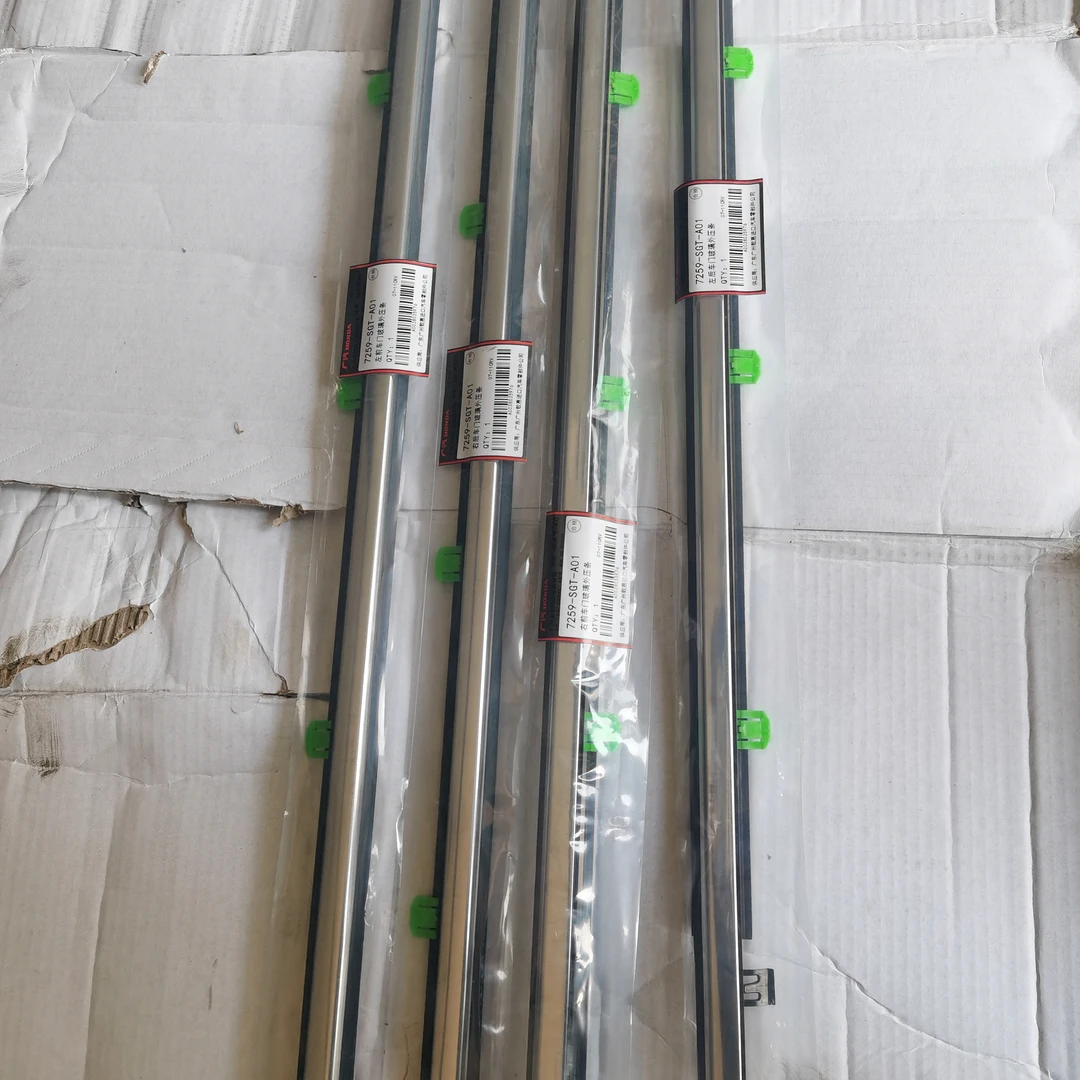 本田车门玻璃外压条