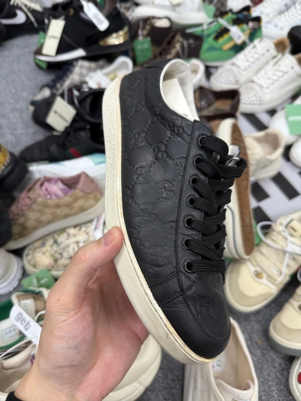 Gucci古驰经典黑色印花板鞋40