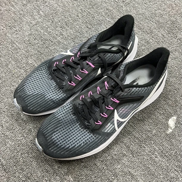41码/内长260/二手正品/NikeAir飞马39透气跑步鞋黑色/公价699