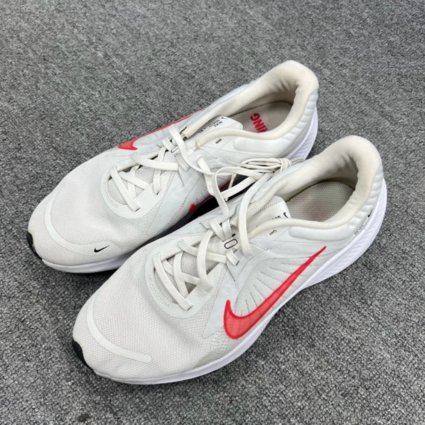 43码/内长275/二手正品/NikeQuest5舒适休闲跑步鞋白红/公价599