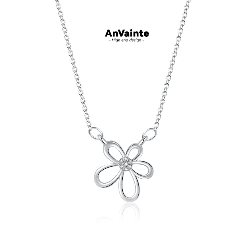 ANVAINTE 钛钢项链 五叶花项链女轻奢小众素款花朵锆石锁骨链简约