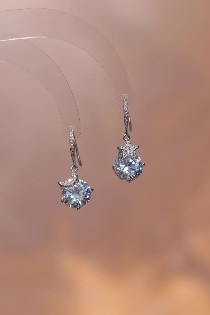 铜合金合成锆石耳饰 灼晔 · 星月谣 月亮星星耳钉坠 高级经典