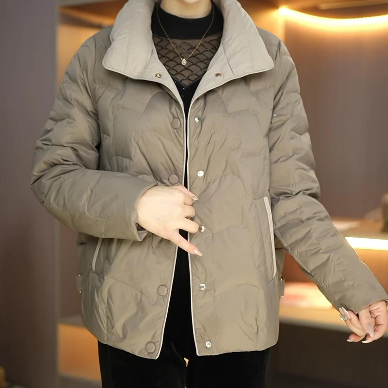 小个子洋气妈妈轻薄保暖羽绒服女短款冬季大码时尚轻便白鸭绒外套