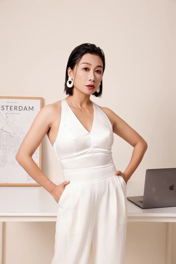 林静茜时尚百搭美背