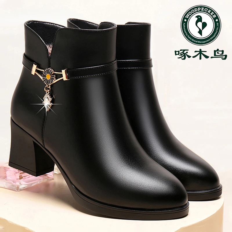 啄木鸟女鞋妈妈短靴女保暖防滑靴子软底粗跟棉鞋加绒皮鞋冬季鞋子