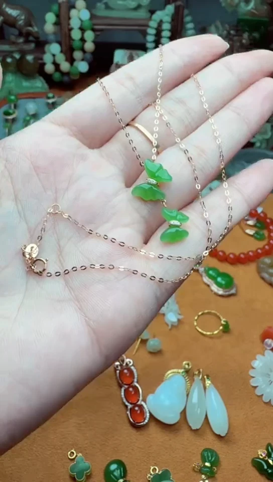 【闪购商品】和田玉颈饰18K金镶嵌蝴蝶