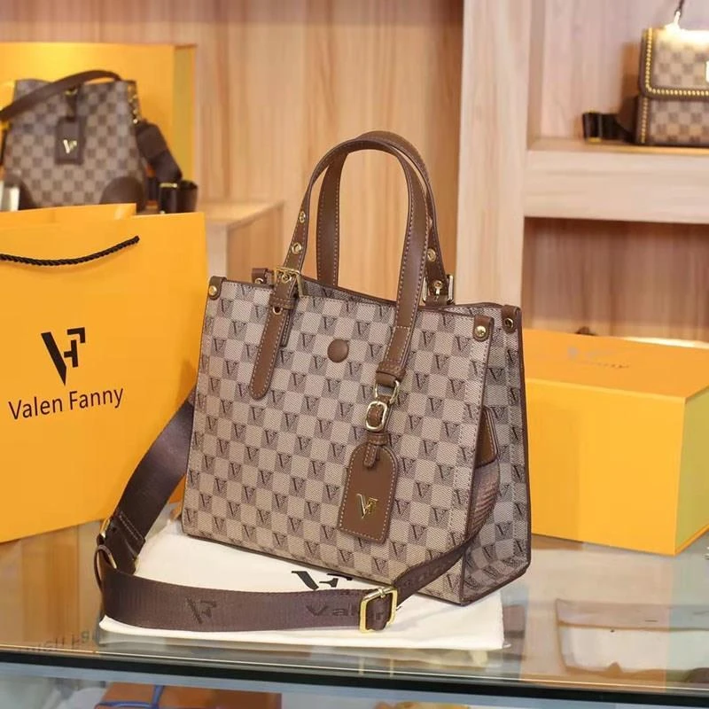 VF女款爆款2025新款轻奢棋盘格单肩斜挎手提女士休闲托特包大包包