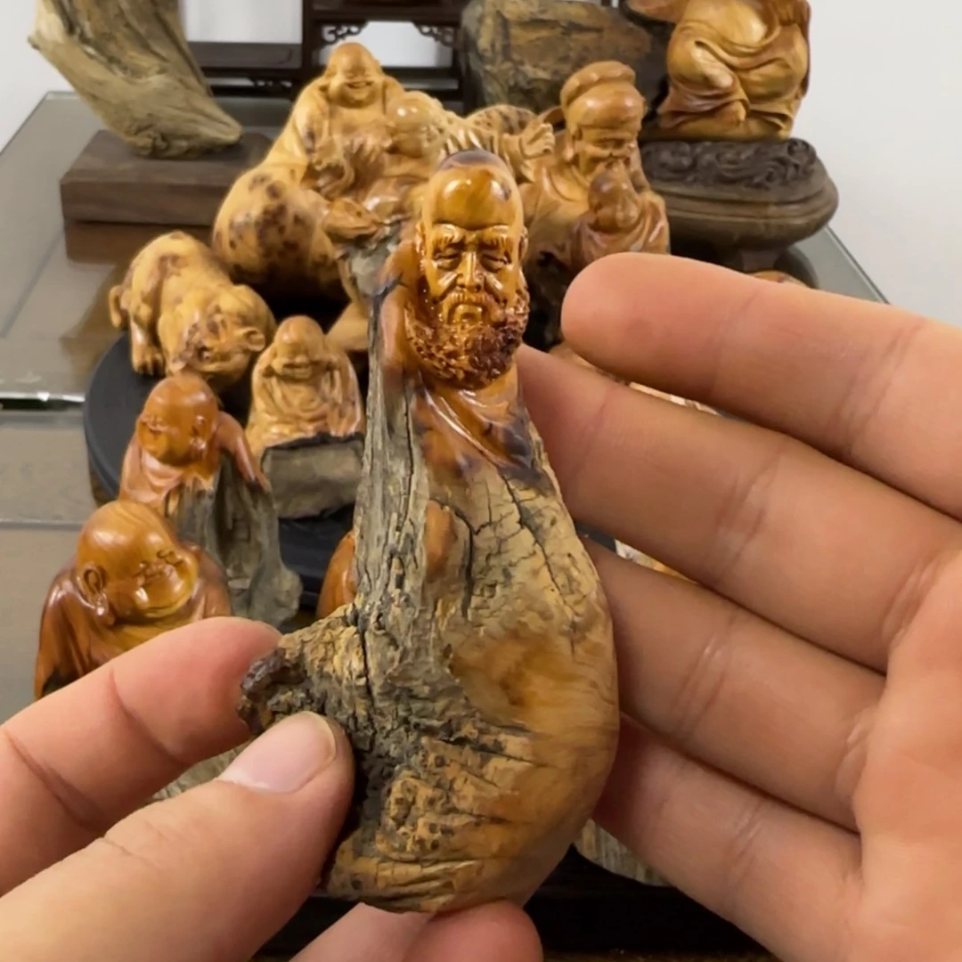 【闪购商品】光**箭崖柏人物雕刻
