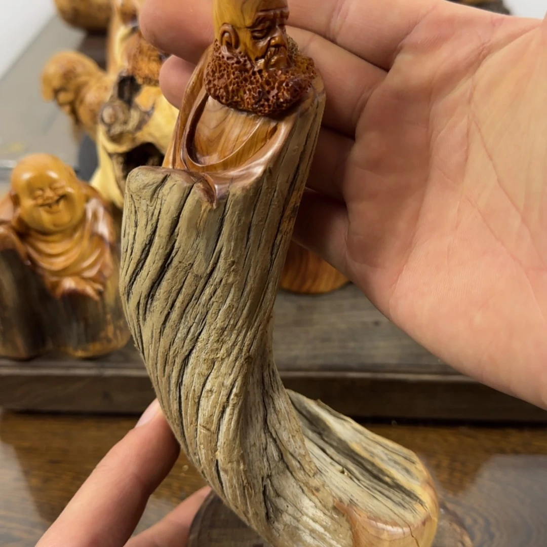 【闪购商品】崖柏人物雕刻