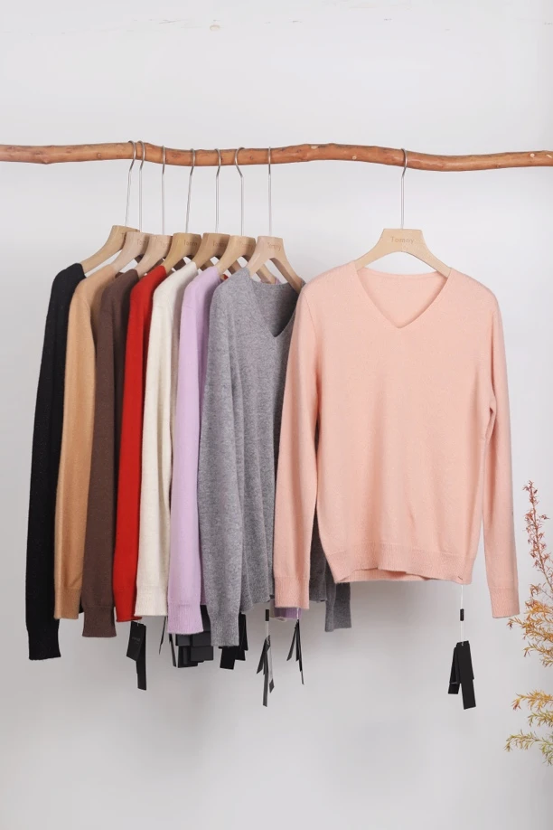 2024年休闲女士百搭V领澳洲羊毛长袖毛衣打底衫