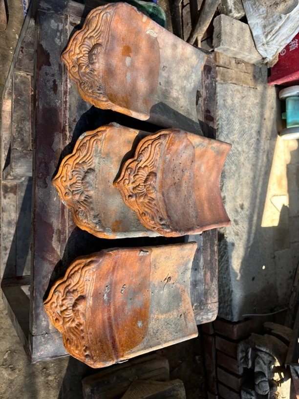 民国左右琉璃牡丹滴水