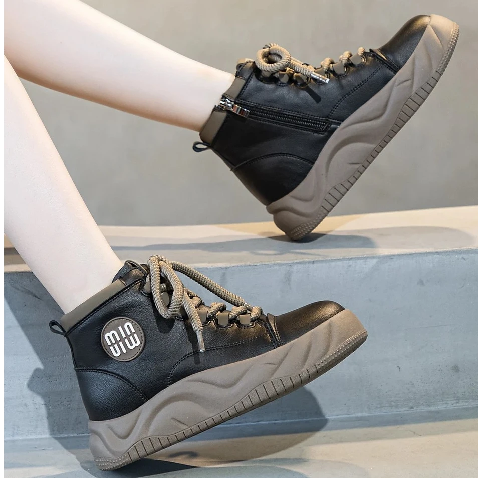 万达撤柜头层牛皮马丁靴子女2025新款春季季显瘦高帮面包棉鞋短靴