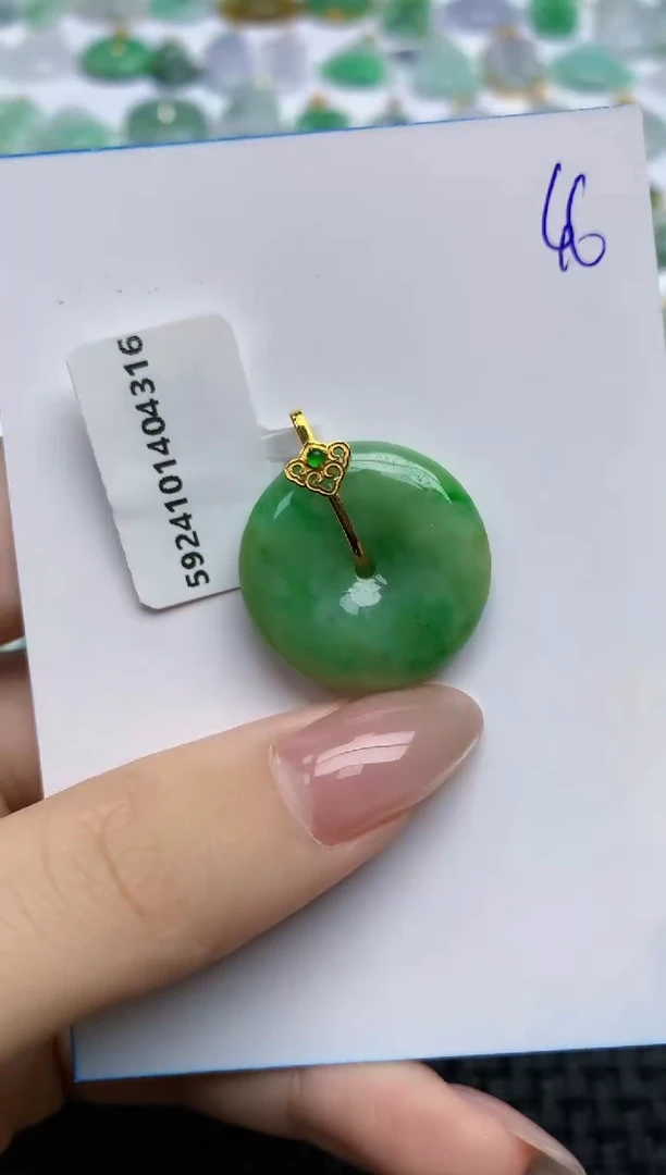 【闪购商品】翡翠颈饰18K金镶嵌天然翡翠A货,