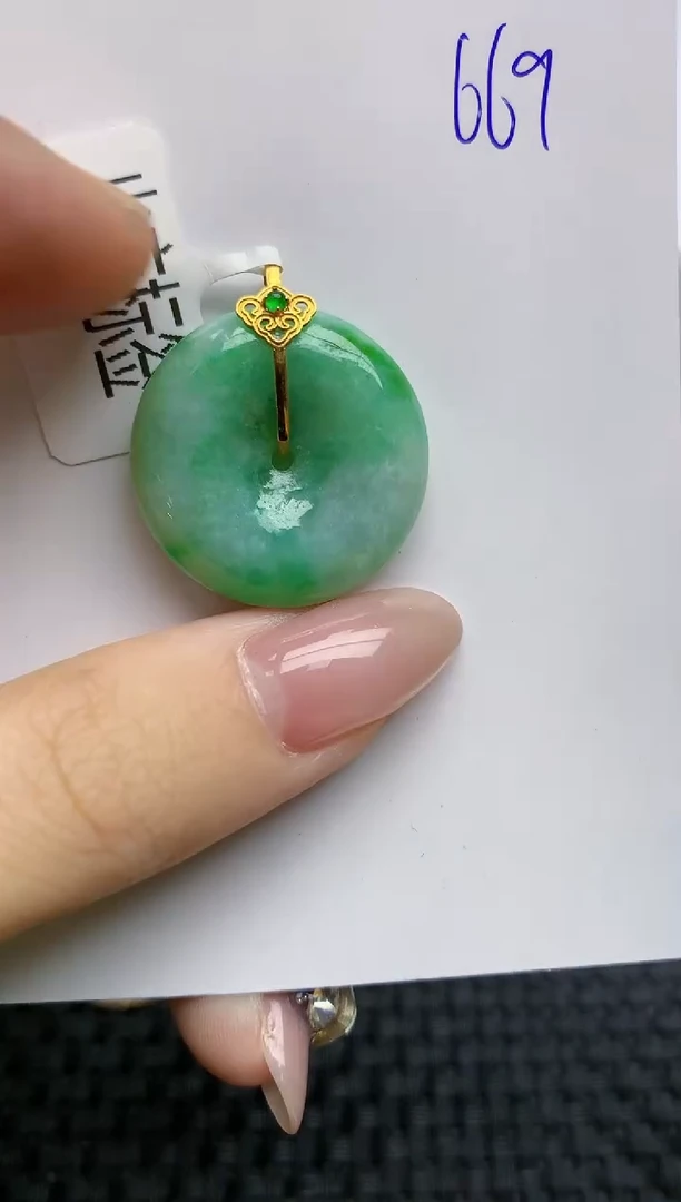 【闪购商品】翡翠颈饰18K金镶嵌天然翡翠A货,