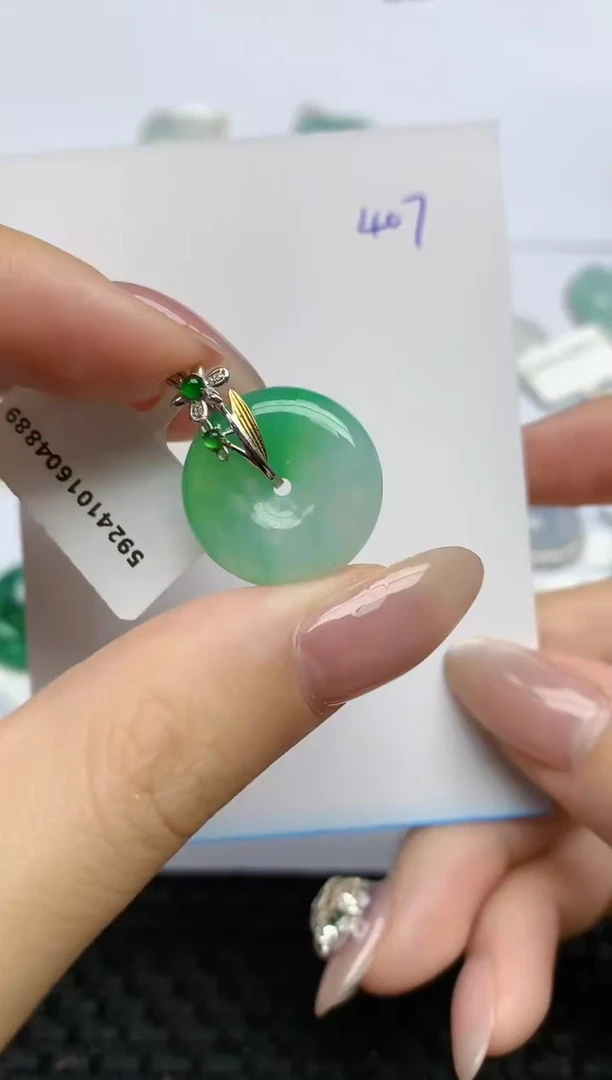 【闪购商品】翡翠颈饰18K金镶嵌天然翡翠A货，