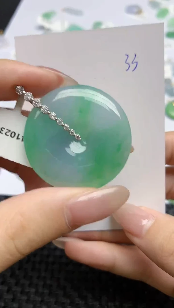 【闪购商品】翡翠颈饰18K金镶嵌天然翡翠A货,