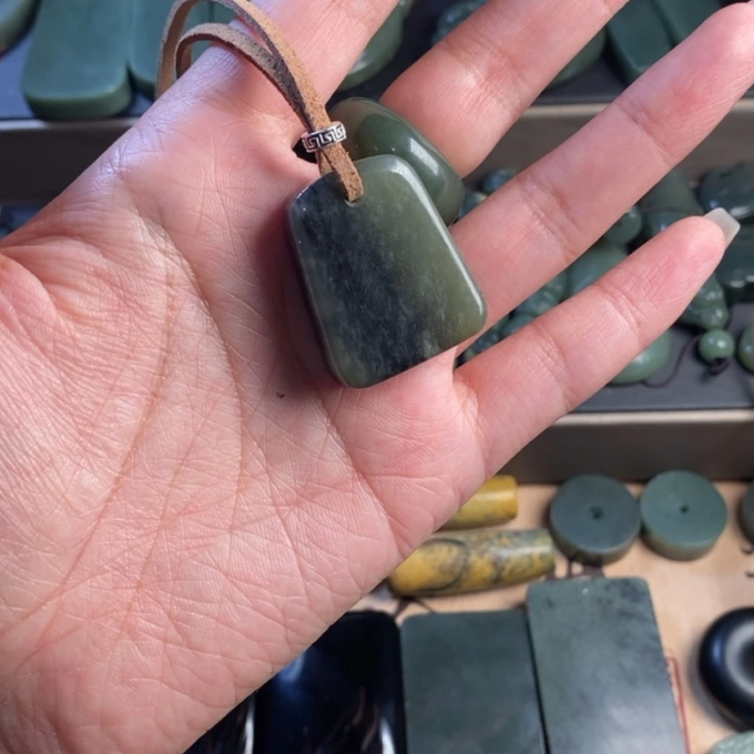 【闪购商品】岫岩老玉(透闪石质玉)颈饰未镶嵌