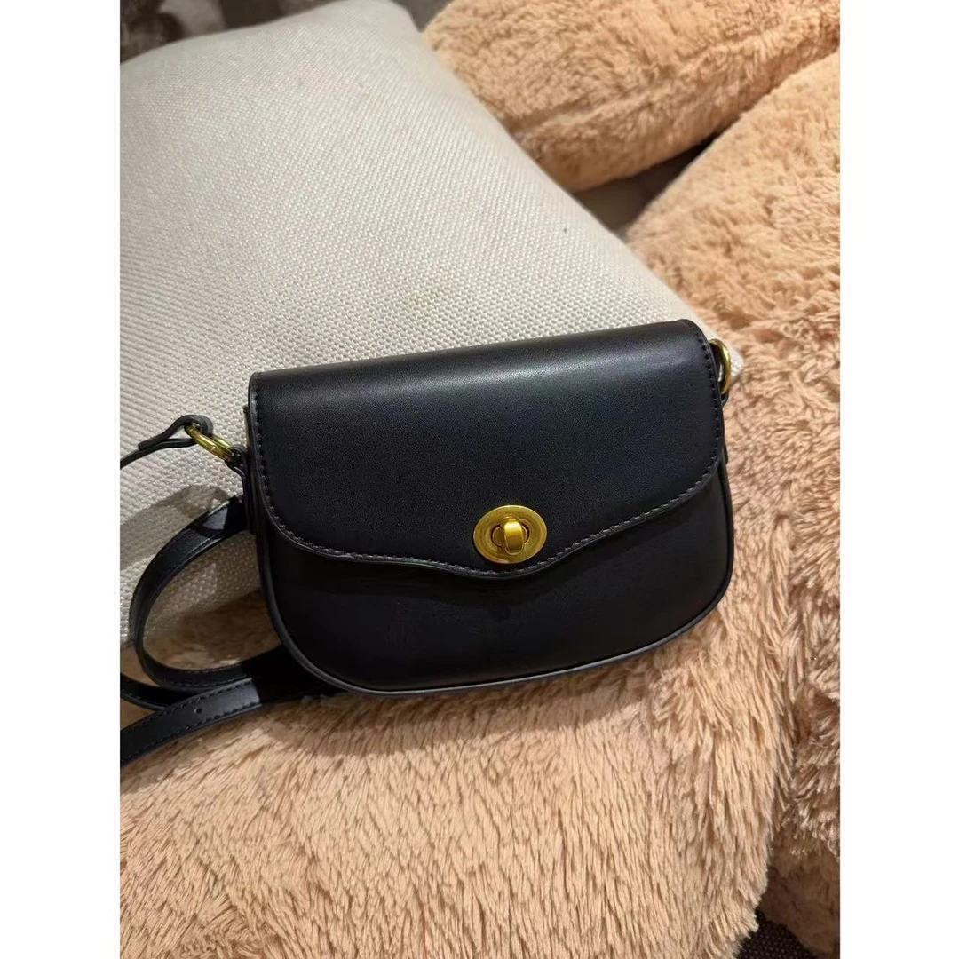 圆扣小香包 小允姐姐2024新款时尚气质高级圆扣小香包