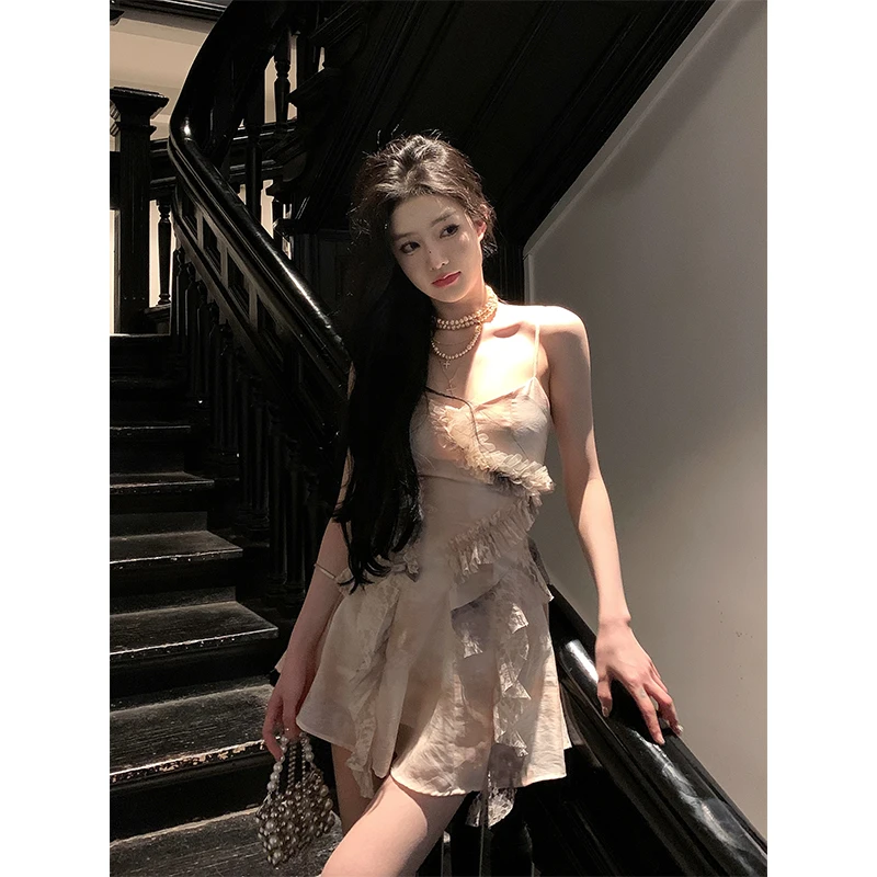 芭比姨【雾都少女】荷叶边吊带裙纯欲渲染a字连衣裙