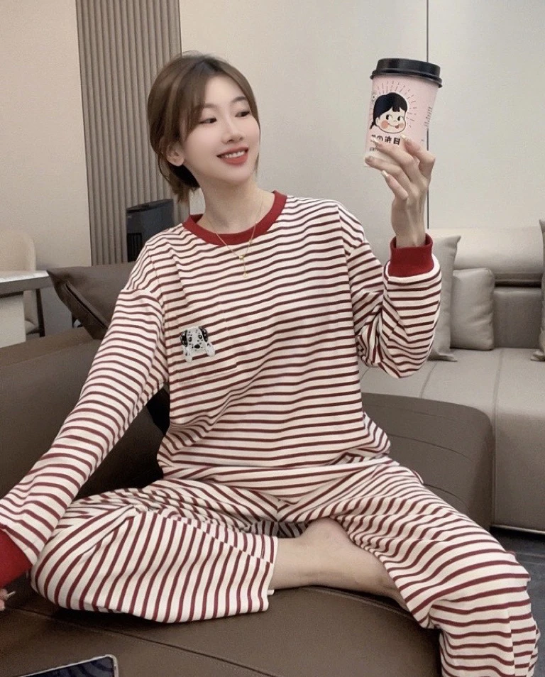 9930 带胸垫秋冬长袖长裤双面棉睡衣套装(口袋小狗砖红条纹)