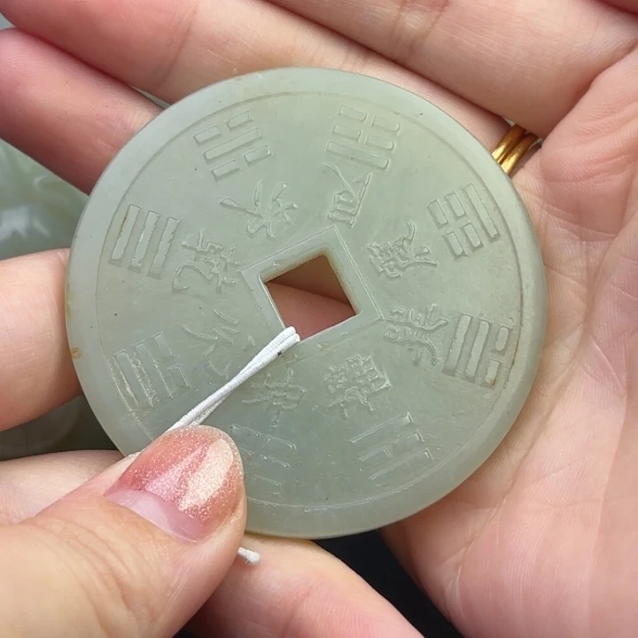 和田玉颈饰未镶嵌见**齐