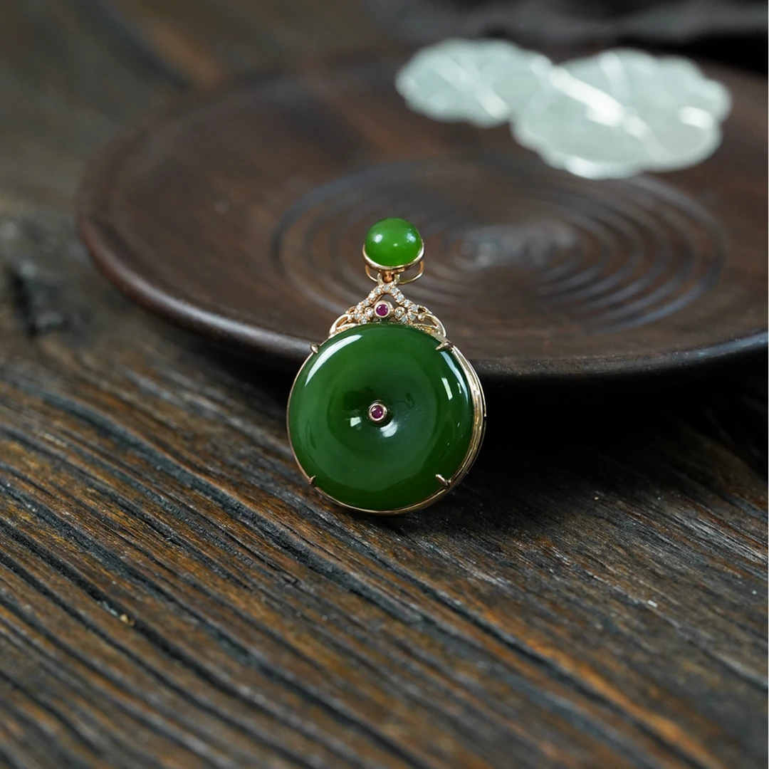 【石缘居珠宝】18K金镶嵌和田玉碧玉佩戴时尚个性平安扣吊坠 C23-86