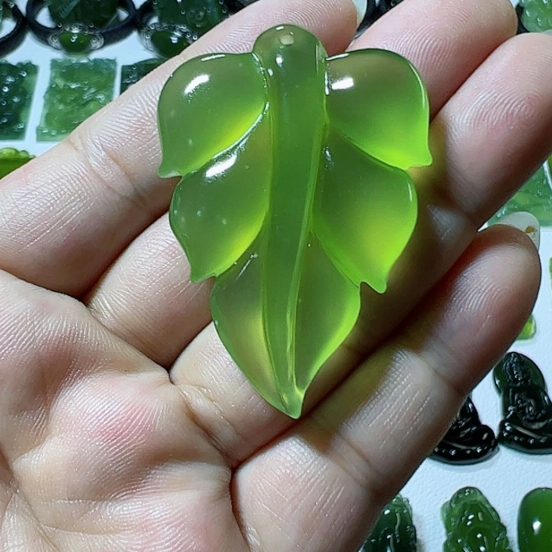 【闪购商品】蛇纹石玉颈饰未镶嵌