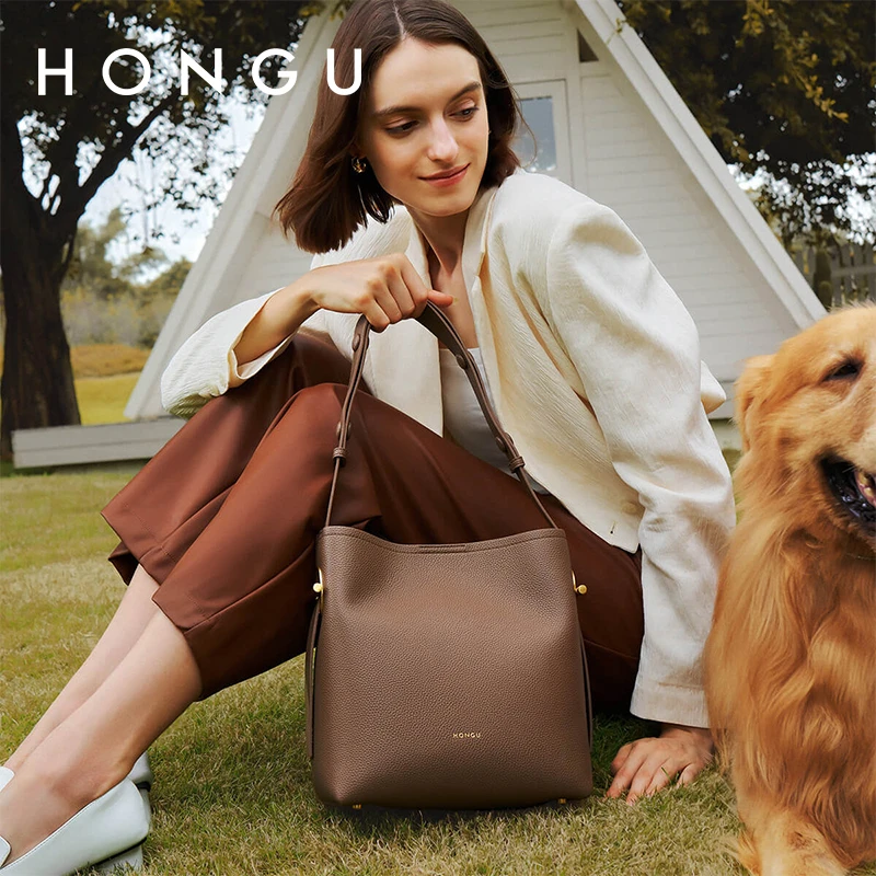 HONGU/红谷新款牛皮女士单肩手提包时尚大容量水桶包女包H5155476