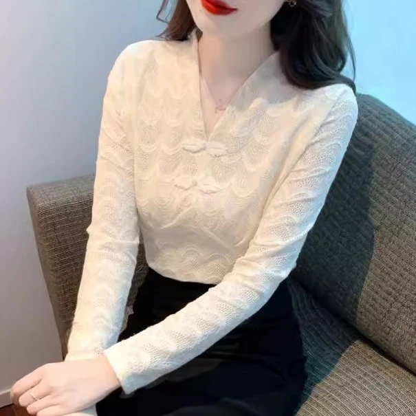 秋冬季新款V领长袖新中式盘扣小衫加绒加厚蕾丝打底衫时尚女上衣