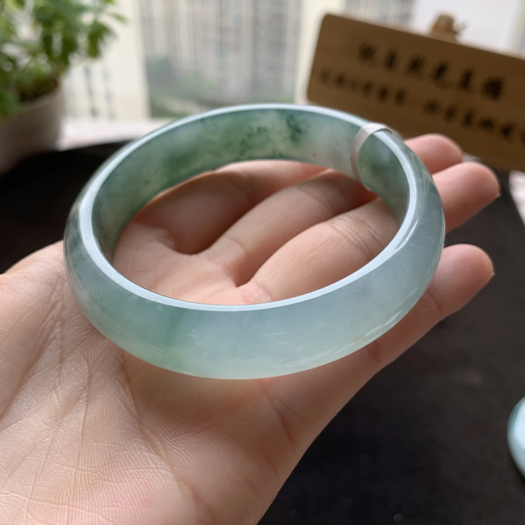 59圈口翡翠手镯水润飘花W12537