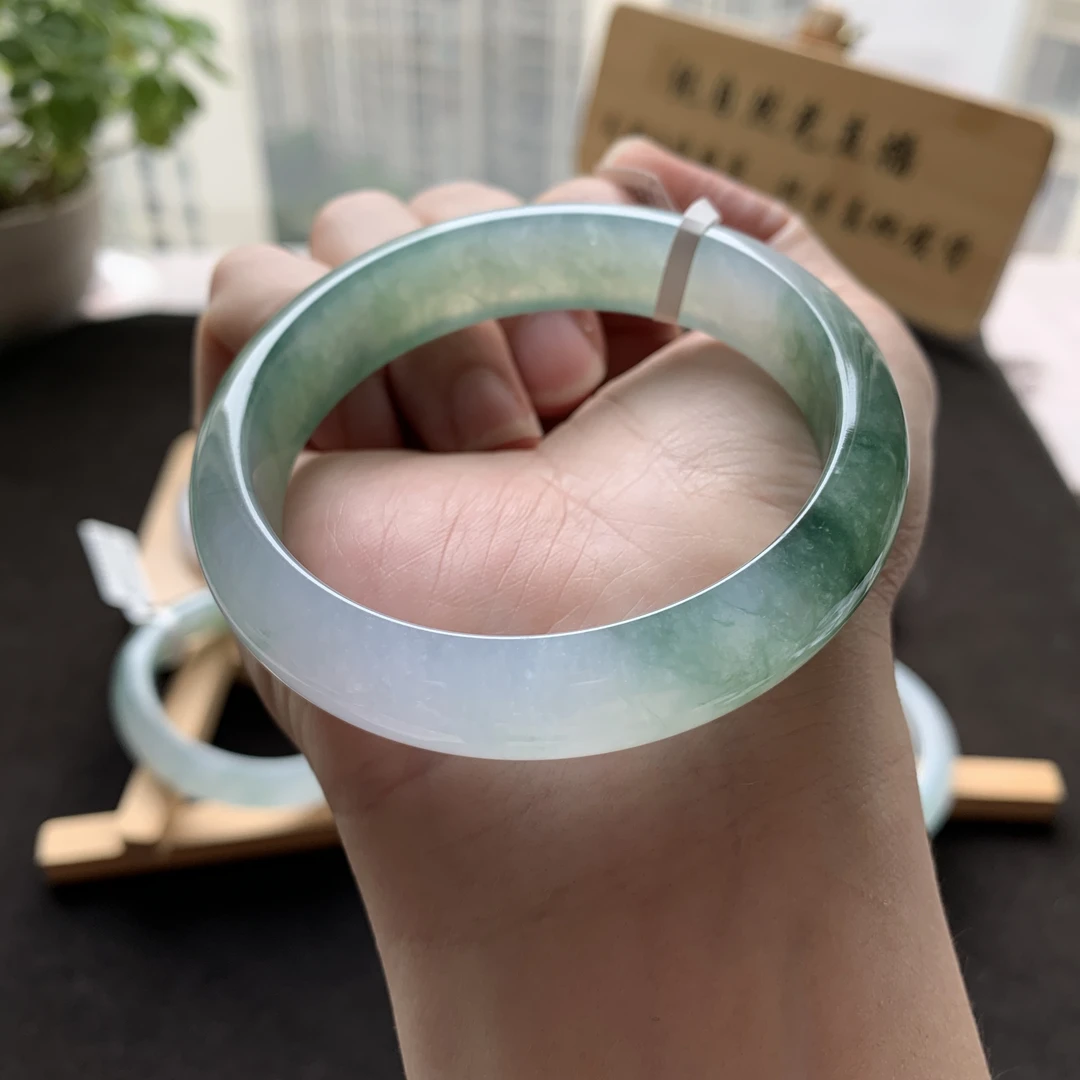 57圈口翡翠手镯冰糯飘绿（W20255）