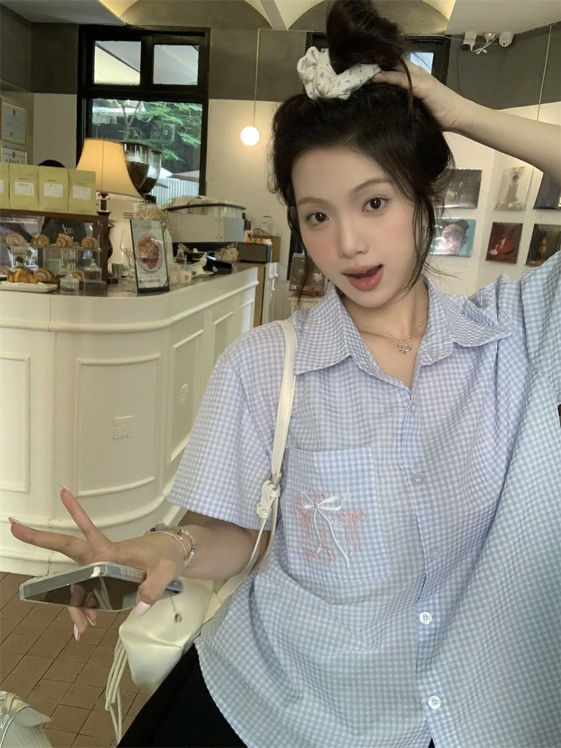 可爱蝴蝶结刺绣格子纹衬衫女夏季外搭上衣小个子宽松短袖衬衣ins