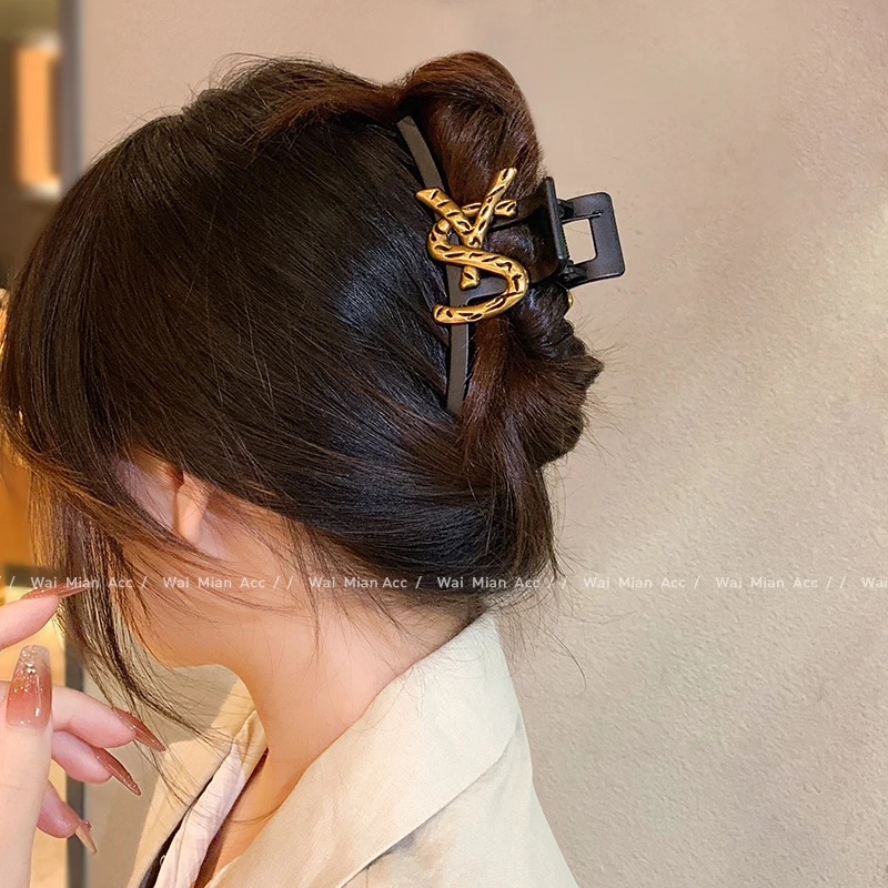 大牌轻奢新款高级感秋冬抓夹女大号鲨鱼夹发卡盘发夹子发抓头饰