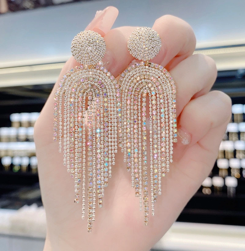 铜合金耳饰 韩版轻奢风重工炫彩白色小米珠耳环气质白搭长款流苏