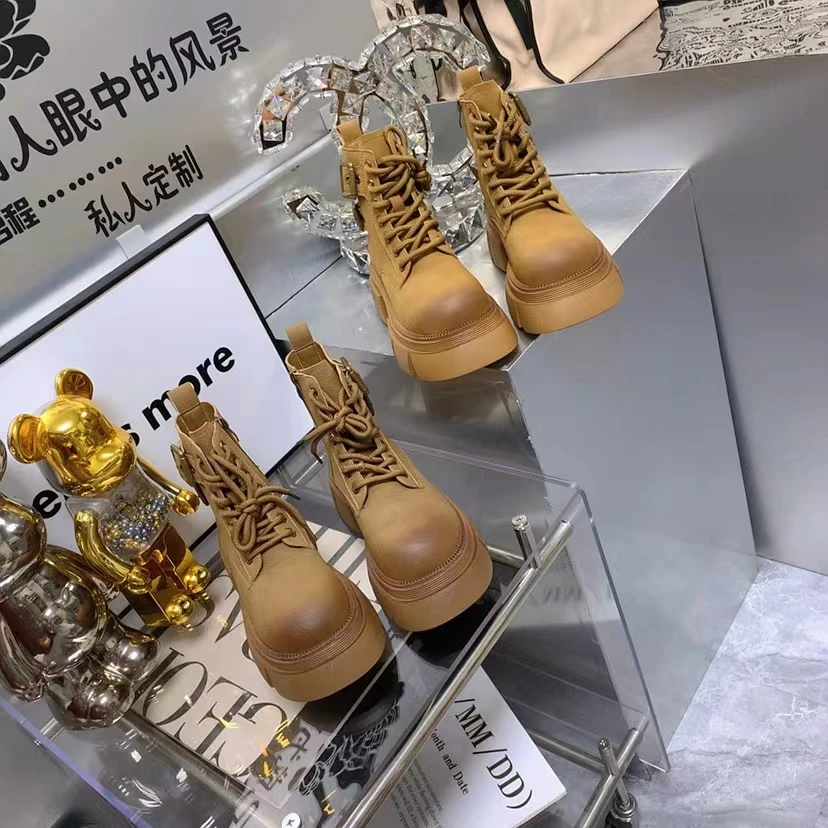 玫瑰故事2024秋季新款金属扣件装饰厚底女士马丁靴1107-2