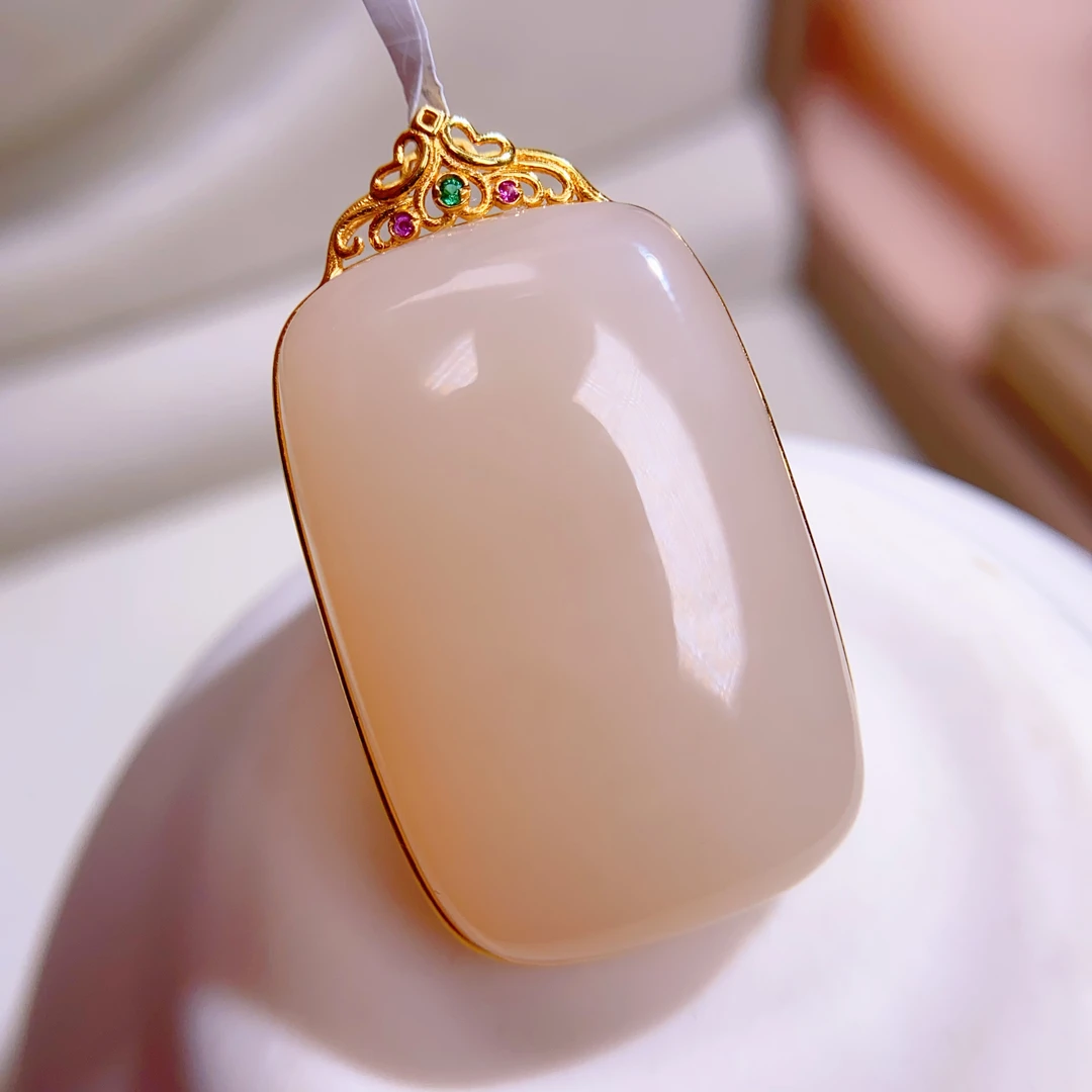 天然和田玉藕粉熟粉平安无事牌18K金吊坠挂件女款新中式气质@0094