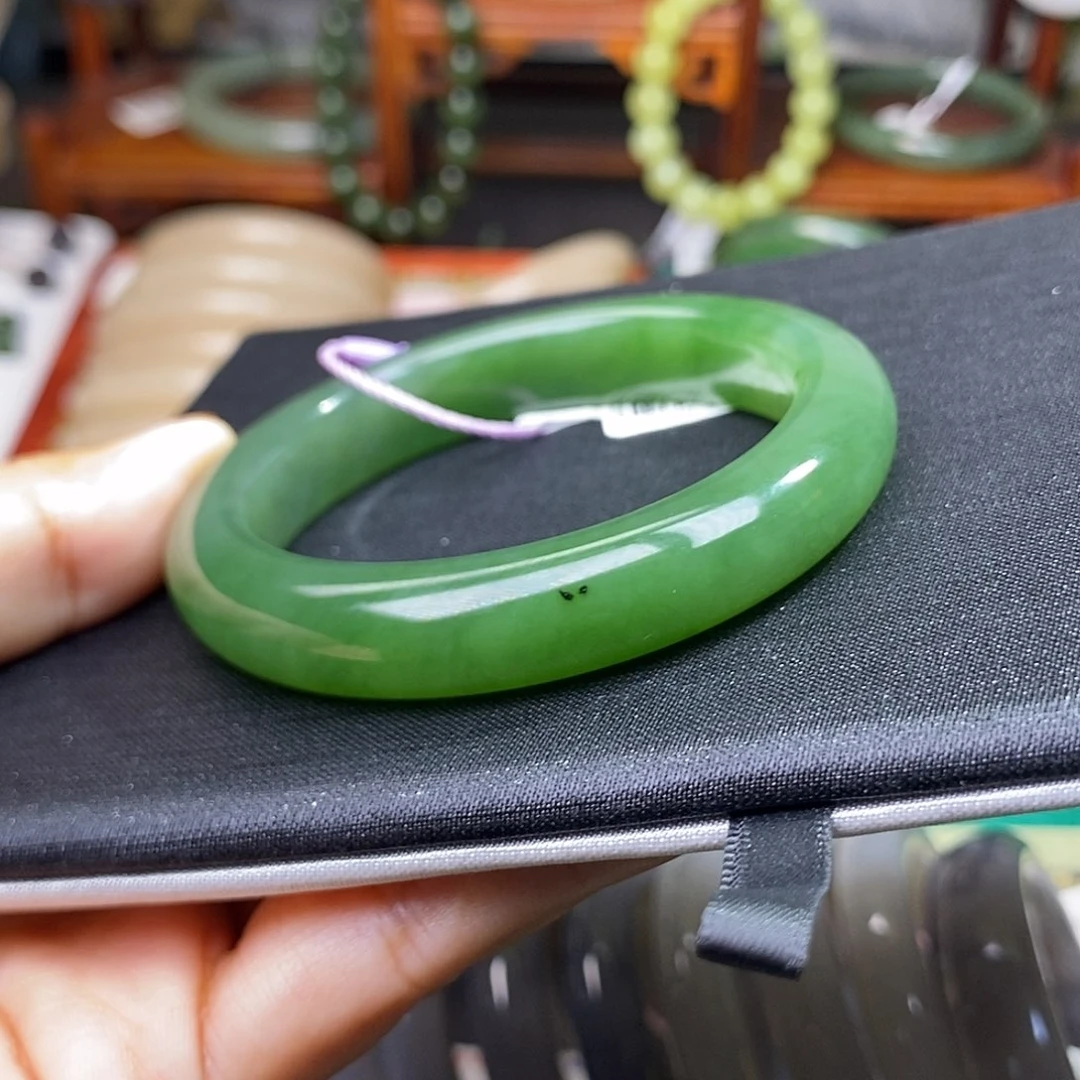 和田玉碧玉果绿冰底手镯55圈未镶嵌