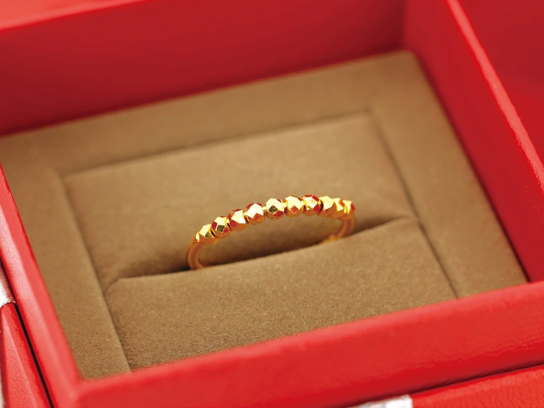 Chow Tai Seng/周大生足金蹦迪珠戒指专属网红送礼男女有精致