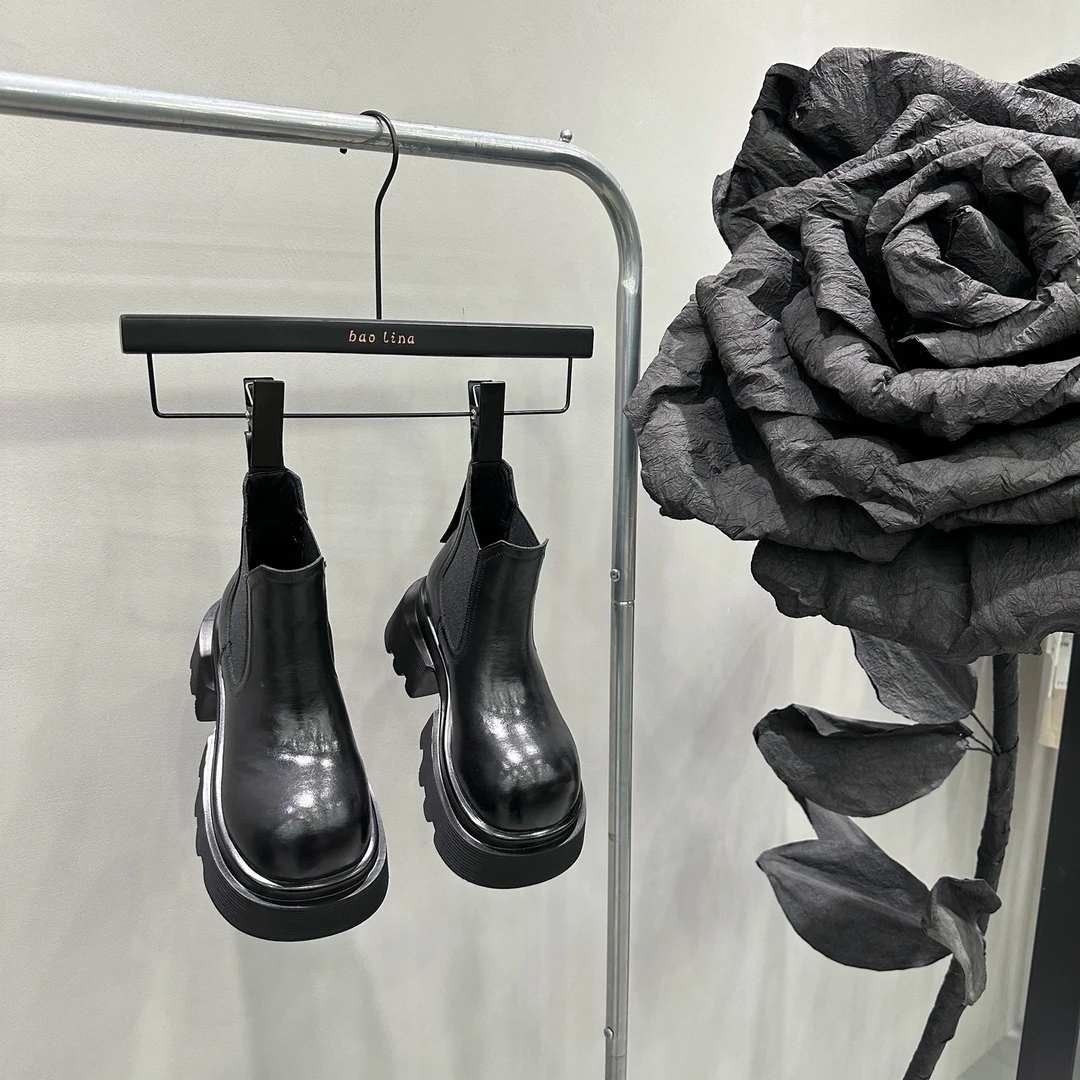 英伦风秋冬圆头马丁靴女2024新款厚底时尚百搭切尔西靴短筒烟筒靴