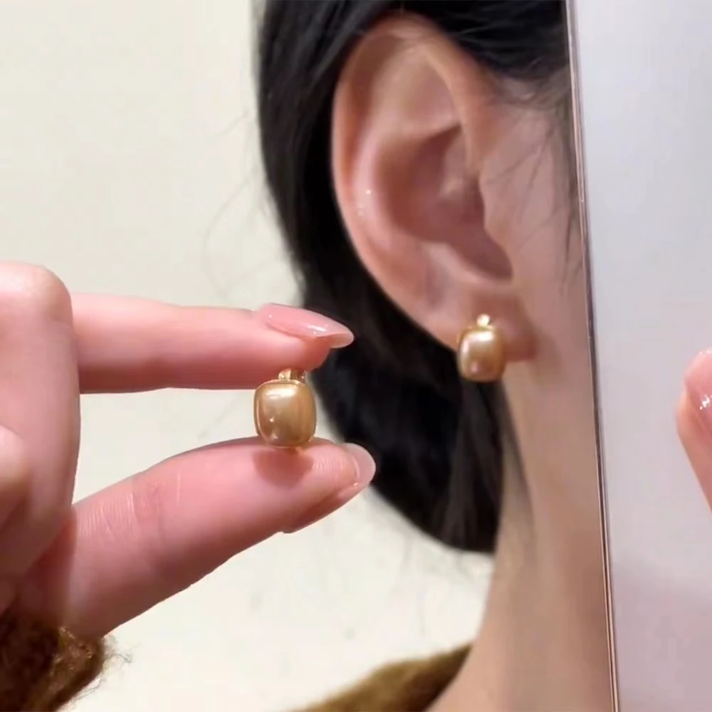铜合金耳饰 法式简约珠珠香槟耳饰女秋冬小众轻奢高级感气质耳扣