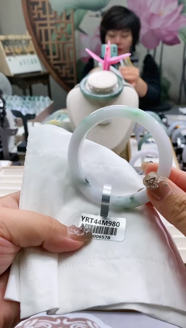 【闪购商品】翡翠手镯未镶嵌40* 圈口52-54*6578