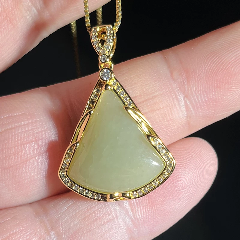 S925银和田玉18MM小裙子吊坠不含链FG125