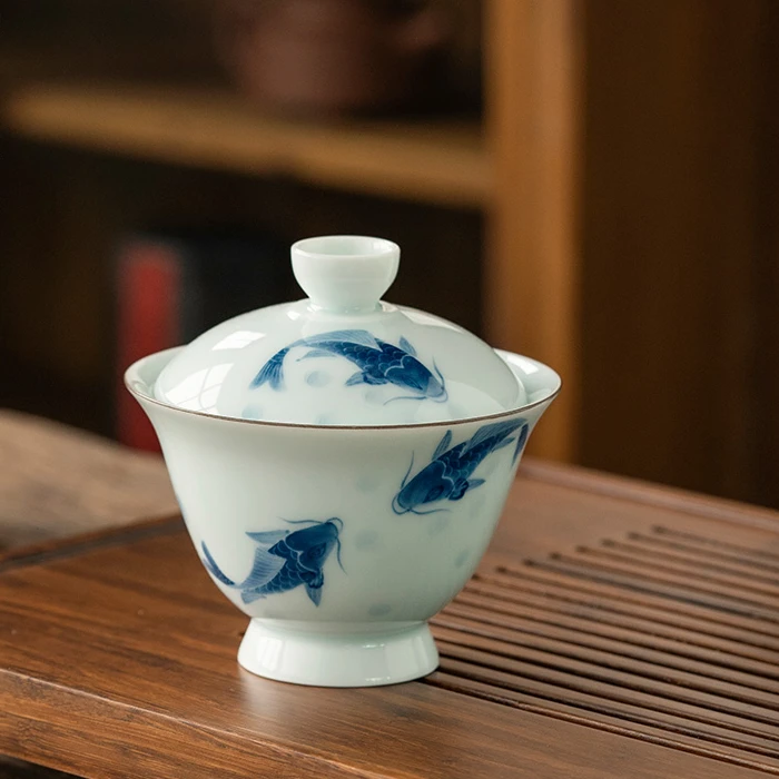 2025年新款手绘锦鲤盖碗茶杯青花瓷三才泡茶碗不烫手薄胎功夫茶具